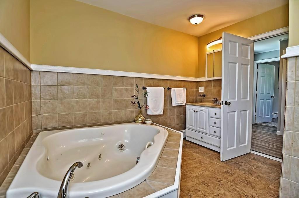 Charming Cottage Historic Falmouth Cape Cod Near Beach And Downtown 2Br 1Bath Deck Kültér fotó